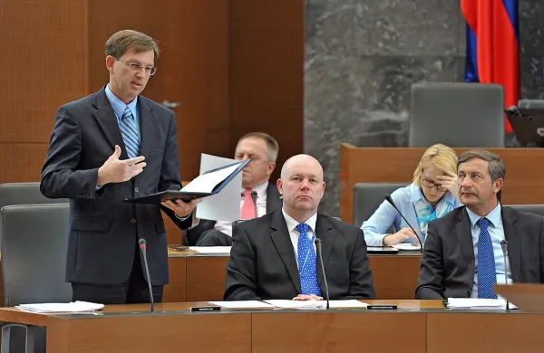 90.000 evrov za dostojen pokop žrtev v Hudi Jami