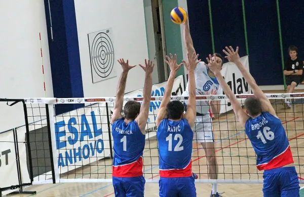 Najtežjo roko v  napadu slovenske članske reprezentance  ima  
Izolan Mitja Gasparini. 