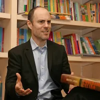 Keith Lowe: “Obisk Hude jame me je hudo pretresel. Bolje bi se počutil, če je ne bi obiskal, po drugi strani pa sem vesel, da sem 
jo. Tovrstne reči si moramo odkrito pogledati in uzreti resnico. Kako naj sicer napredujemo?”