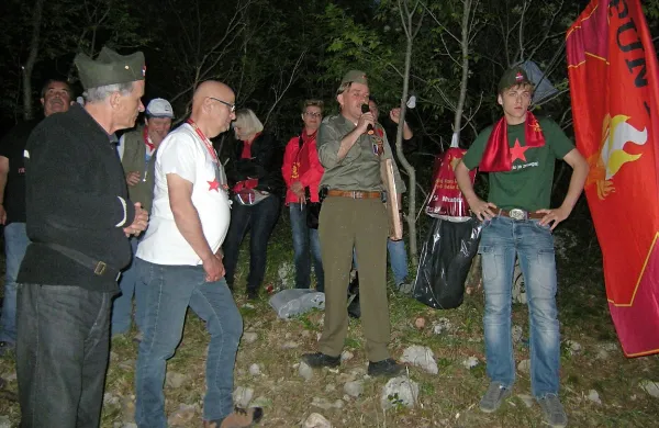 Mesec: Slavje s priokusom