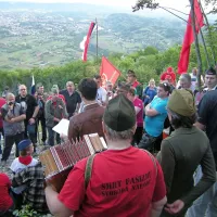Mesec: Slavje s priokusom