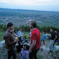 Mesec: Slavje s priokusom