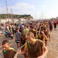 Kučan: Zaradi mladih se je treba spraviti s preteklostjo