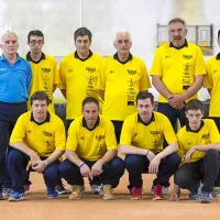Ekipa Tabor Ozeljan s trenerjem (tudi igralec) Marjanom 
Ferfoljo (prvi z leve) uspešno nastopa v drugi slovenski ligi 
zahod. 
