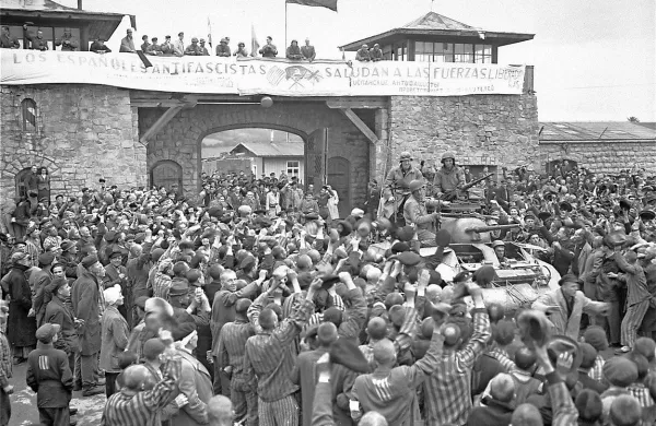 

Uničevalno taborišče Mauthausen so nacisti vzpostavili leta 
1938, zavezniki pa so ga v drugi svetovni vojni osvobodili 5. 
maja leta 1945.