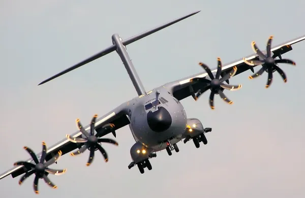 Po nesreči v Sevilli sta Nemčija in velika Britanija prizemljili 
svoje airbuse A400M.