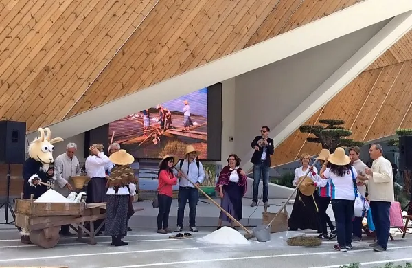 Obalno-kraška in goriška regija se bosta kot prvi predstavili 
obiskovalcem na slovenskem paviljonu v okviru nastopa 
Slovenije na svetovni razstavi Expo v Milanu.