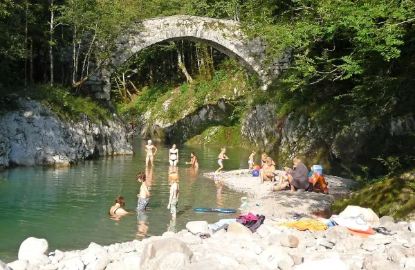 Občina Kobarid bo letos sama urejala vsa svoja parkirišča, 
tudi tista ob Nadiži, za katera je v preteklosti skrbela Lokalna 
turistična organizacija Sotočje.