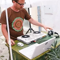 DJ Gromozansky, stalni glasbeni spremljevalec vseh Cameralovih žurk