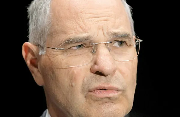 Generalni državni tožilec Zvonko Fišer, ki mu Komisija za 
preprečevanje korupcije (KPK) pri imenovanju Boštjana Škrleca za generalnega direktorja vrhovnega državnega tožilstva 
očita koruptivno ravnanje, je na novogoriško upravno sodišče vložil tožbo.