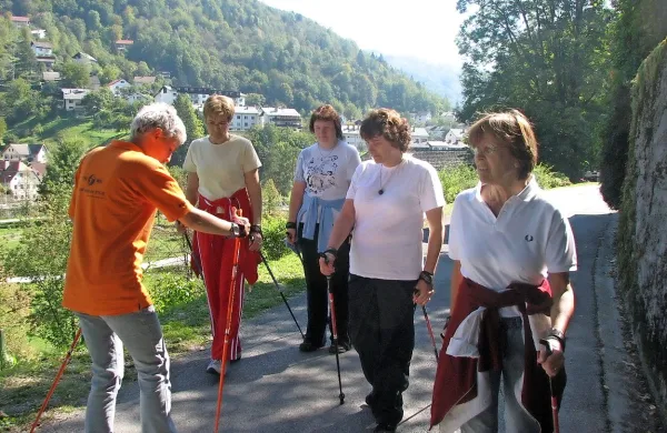 Za nordijsko hojo sta potrebna več znanja in primerna 
oprema.  