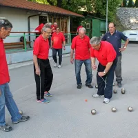 Klubska hiša ob balinišču je tudi središče življenja v vasi, ki 
nima ne doma krajanov ne gostilne. 
