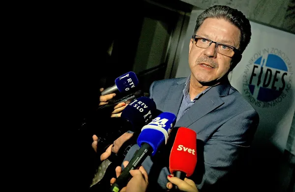 Zdravniki bodo 28. maja izvedli 24-urno stavko, ki se bo 
začela ob 7. uri zjutraj, je danes napovedal predsednik 
zdravniškega sindikata Fides Konrad Kuštrin.