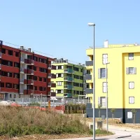 Ena najpomembnejših naložb, ki se jih je koprski stanovanjski sklad lotili v sodelovanju z 
republiškim stanovanjskim skladom,  so tudi neprofitna stanovanja Nad Dolinsko cesto.