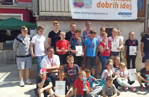 Na dvorišču Prostovoljnega gasilskega društva Pobegi-Čežarji so pripravili regijsko tekmovanje v orientaciji za 
pionirje, mladince in pripravnike.