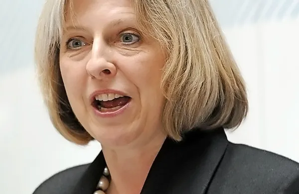 Migrante, ki prečkajo Sredozemsko morje in skušajo vstopiti 
v EU, bi morali zavrniti, je zapisala britanska notranja 
ministrica Theresa May v članku v britanskem dnevniku 
Times.