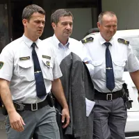 Robert Časar je bil pred sodnikom Petrom Bašo precej 
zgovoren. Krivdo je zanikal.