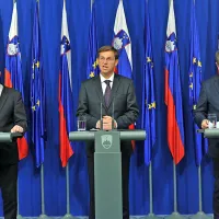 Strategija upravljanja kapitalskih naložb države, ki jo je danes 
potrdila vlada, opredeljuje cilje upravljanja ter na podlagi 
kriterijev razvršča podjetja med strateške, pomembne in 
portfeljske naložbe.