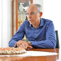 David Nabergoj: “Dostop do hrane in vode je 
najpomembnejše strateško vprašanje vsake 
družbe, vsake države. Veliki se tega zavedajo, 
slovenska politika pa očitno ne. Če bi se, ne bi 
prodali Mercatorja, Ljubljanskih mlekarn,  Droge 
Kolinske, Žita, Radenske, Fructala in še koga.”