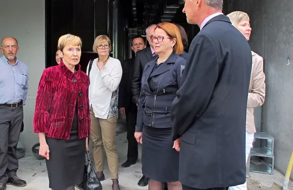 Ministrica je z ekipo vsaj nekoliko pomirila Novogoričane, a 
še ostajajo odprta vprašanja. 