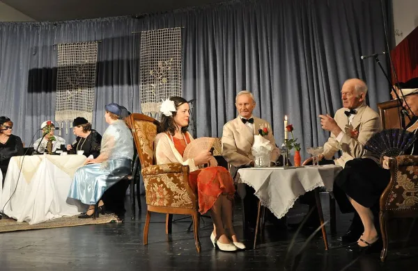 Društvo žena Prvačine kulturno dediščino predstavlja na 
priložnostnih nastopih, pa tudi na daljših samostojnih, kakršen je bil nedavno v Renčah.   