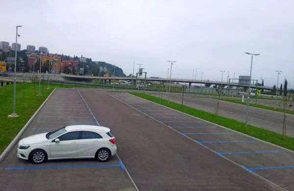 Od srede dalje bo mogoče avtomobile za deset evrov na 
mesec parkirati tudi na parkiriščih Park & Ride v Kopru.
