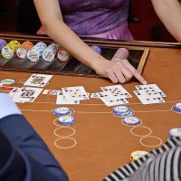 Poleg dela na ameriški ruleti je komisija ocenjevala tudi spretnost tekmovalcev pri igri black jack. 