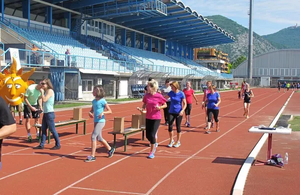 Dobrodelna akcija  Tečem, da pomagam je namenjena ozaveščanju o problematiki slepih in slabovidnih, gluhih in 
naglušnih.