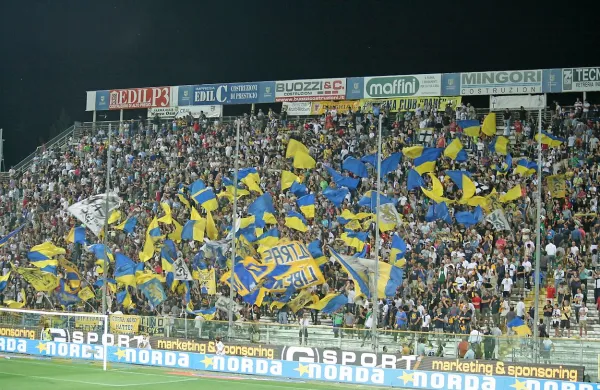 V kateri ligi bodo prihodnjo sezono navijali Parmini navijači: v 
serie B ali serie D?