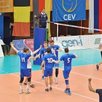 Slovenci (pod sodniškim stolpom je Kanalec Jure Okroglič) 
so se veselili uvrstitve na svetovno prvenstvo. 