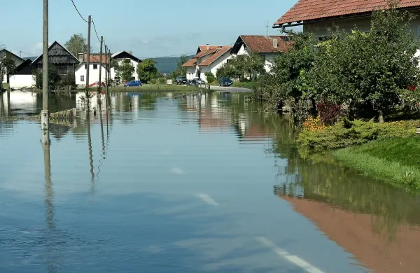 Globalno segrevanje povzroča vedno več z vremenom povezanih ekstremnih  dogodkov; pri 
nas so to suše in poplav. 