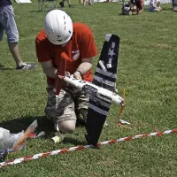 Tekmovali so z maketami  radijsko vodenih letal iz prve in 
druge svetovne vojne. 
