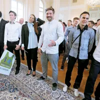 Za Faka osebna po&scaron;tna znamka, za Mazejevo pa zelo osebno vpra&scaron;anje