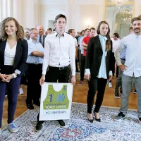 Za Faka osebna po&scaron;tna znamka, za Mazejevo pa zelo osebno vpra&scaron;anje