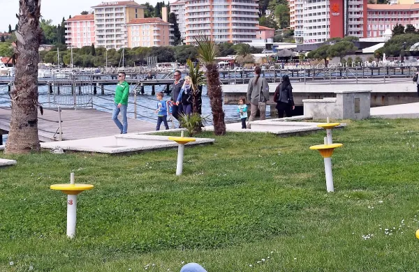 Turistični denar ostaja v 
Turističnem združenju 
Portorož. Franciju 
Strajnarju, ki kot 
direktor ni delal niti ene 
minute, ne bodo izplačali 
dobrih 10.000 evrov 
odškodnine.
