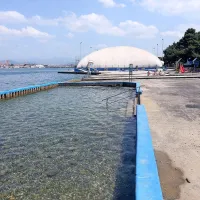 V Žusterni nameravajo obnoviti otroški bazen, veliki bazen pa  bodo odkrili v torek.