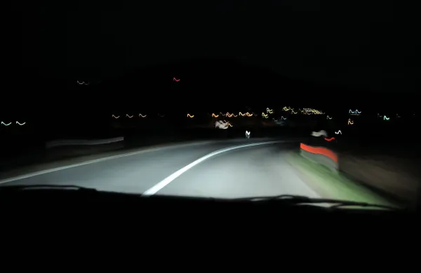 

Upokojeni zdravnik in nekdanji minister za zdravje Božidar 
Voljč starejšim voznikom svetuje, da so še zlasti pozorni na 
svoj vid.  “Vožnje v nočnem času ali deževnem vremenu so 
lahko zelo nevarne, če nimamo pravih očal,” je dejal.