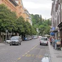 Odprto ostaja vprašanje, ali bo shod pričakalo središče 
Gorice (na sliki Ulica Oberdan) z veliko zaprtimi lokali. 