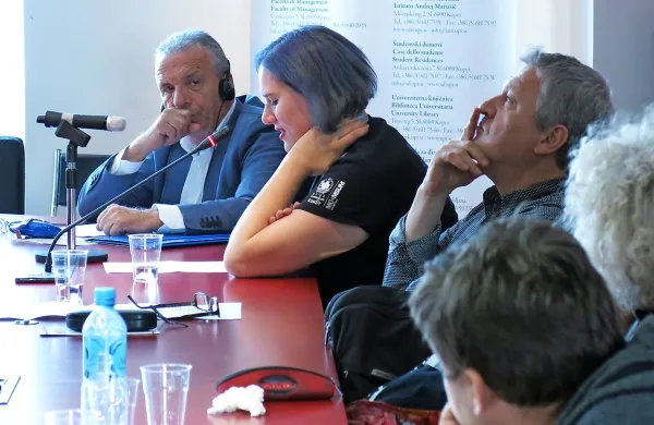 V Kopru so med drugim  nastopili (z leve) Enzo Santese, Katja Perat in Dragan Velikić. 