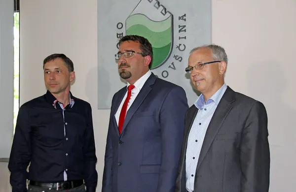 Predsednik  ajdovske   obrtno-podjetniške zbornice David 
Pizzoni, župan  Tadej Beočanin in  predsednik uprave Mlinotesta David Nabergoj so  predstavili številne razloge za  
lastniško in poslovno  sodelovanje. 