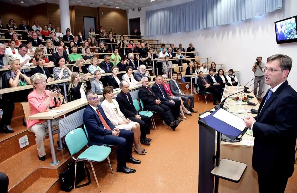 “Slovenija ima velik turistični potencial, vendar bo na koncu 
od nas ljudi odvisno, kaj bomo iz tega potenciala naredili,” je 
opozoril Miro Cerar.