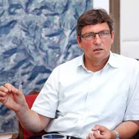 Igor Kolenc prejema 3280,48 
evra bruto plače.