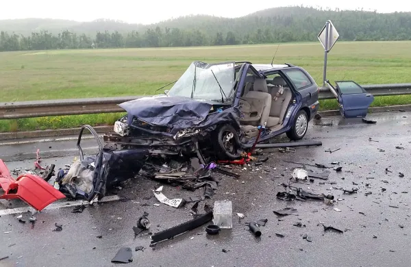 Pivčana je pred še hujšimi posledicami najverjetneje rešil 
njegov robusten osebni avto.
