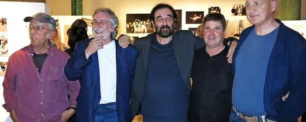 Na razstavi so se ponovno objeli (z leve) kitarist Janez Zmazek Žan, pevec in kitarist Boris Bele, klaviaturist in 
orglar Borut Činč, basist Vili Bertok in bobnar Dušan Vran.  
