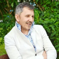 Viktor Kotolupov: “Večinoma imam opravka z zelo izobraženimi ljudmi, tudi zdravniki. Zelo natančno jim moram vse razložiti. 
K sreči se lahko sklicujem  na svoje znanstvene publikacije.”