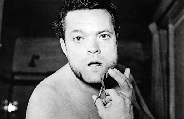 Arhivarji na Univerzi v Michiganu so tri desetletja po smrti 
ameriškega filmskega ustvarjalca Orsona Wellesa odkrili 
njegovo nedokončano avtobiografijo z naslovom Confessions of a One-Man Band.