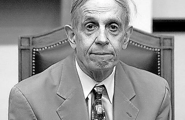 Ameriški matematik in Nobelov nagrajenec, 86-letni John 
Nash, čigar življenjska zgodba je bila navdih za film Čudoviti 
um, je skupaj z 82-letno soprogo Alicio umrl v prometni 
nesreči v New Jerseyju.