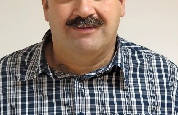    “Moti me, da ima vsak tak projekt center v Sežani. Ne želim, da 
bi bila naša Brkini in Čičarija,  ker nista  Kras, izvzeta iz 
projekta,”  je na   seji v Hrpeljah vztrajal svetnik Robert Grk.