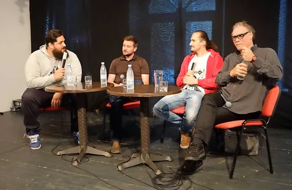 O umetnosti stand-upa so se na prvem festivalu Kopedia v dvorani koprske italijanske 
skupnosti pogovarjali (z leve) Boštjan Gorenc Pižama, Aleš Novak, Vid Valič in Boris Kobal. 
