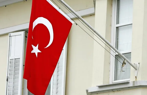 

Turčija trenutno nudi zatočišče približno dvema milijonoma 
beguncev, večinoma iz svoje sosede Sirije.
